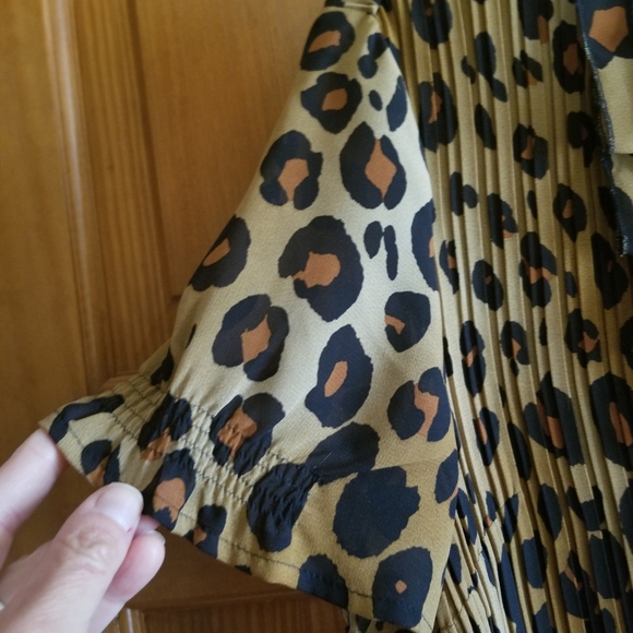 Leopard Blouse - Picture 2 of 4